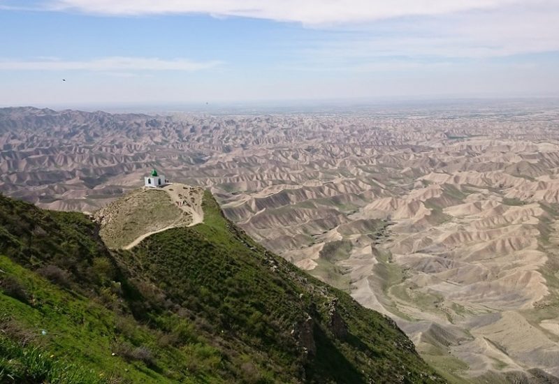 زیارتگاه خالد نبی(ع) از اماکن پرطرفدار در بازدیدهای نوروز/ گورستان اسرارآمیز و دشت شقایق