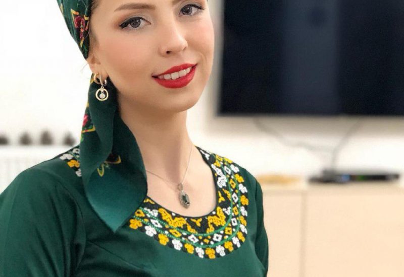 مصاحبه با نویسنده کتاب مردمک های قرمز